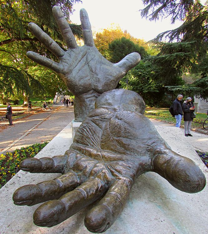 sculpture, hands, Como, Italy